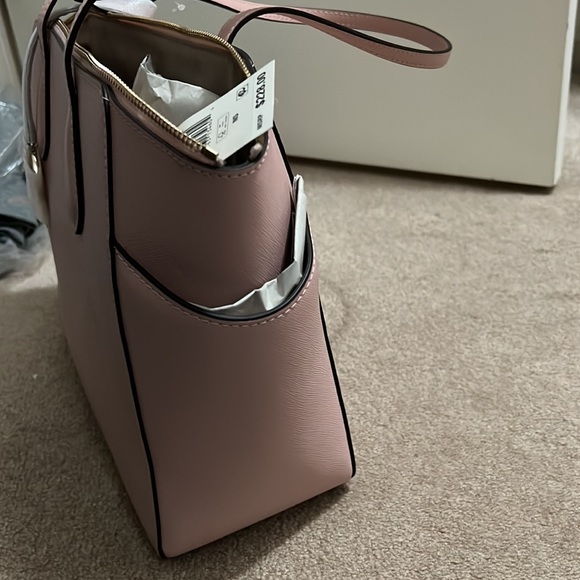 Micheal Kors Tote - Picture 5 of 7